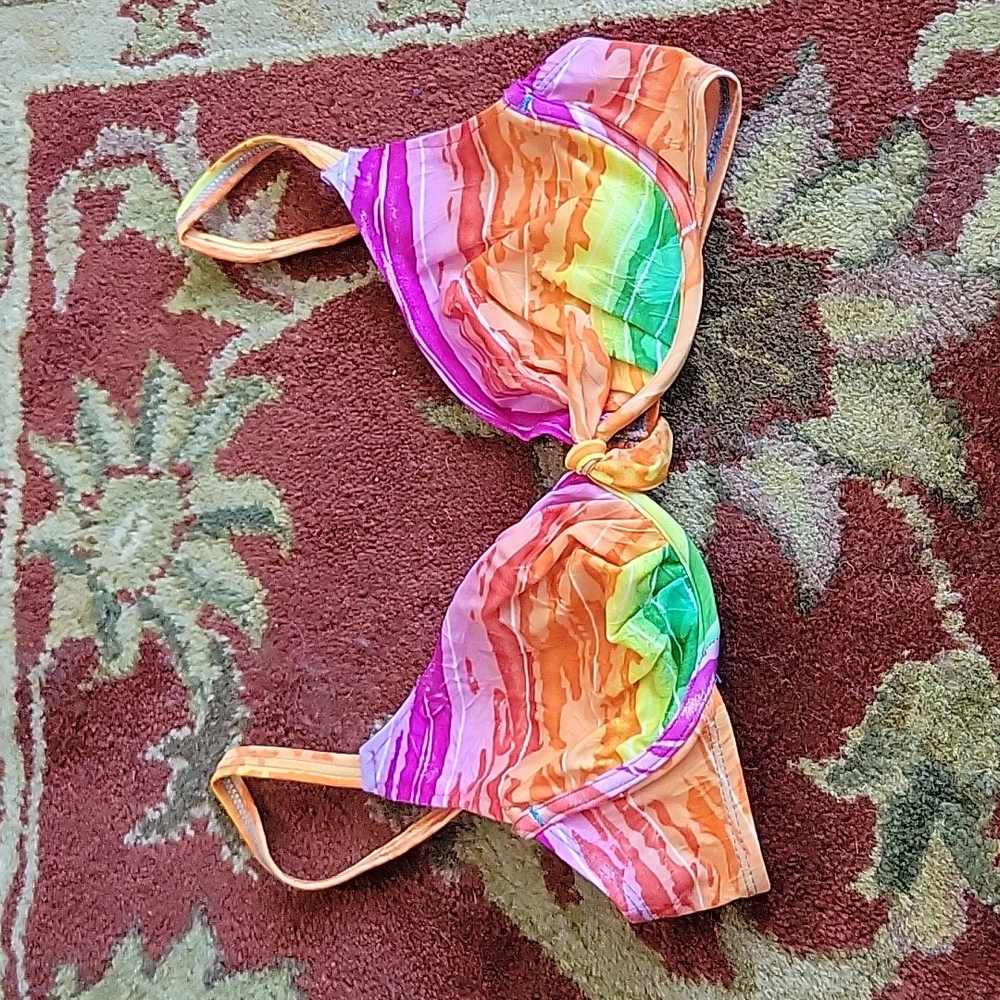 🎁 Vintage bright rainbow bikini top